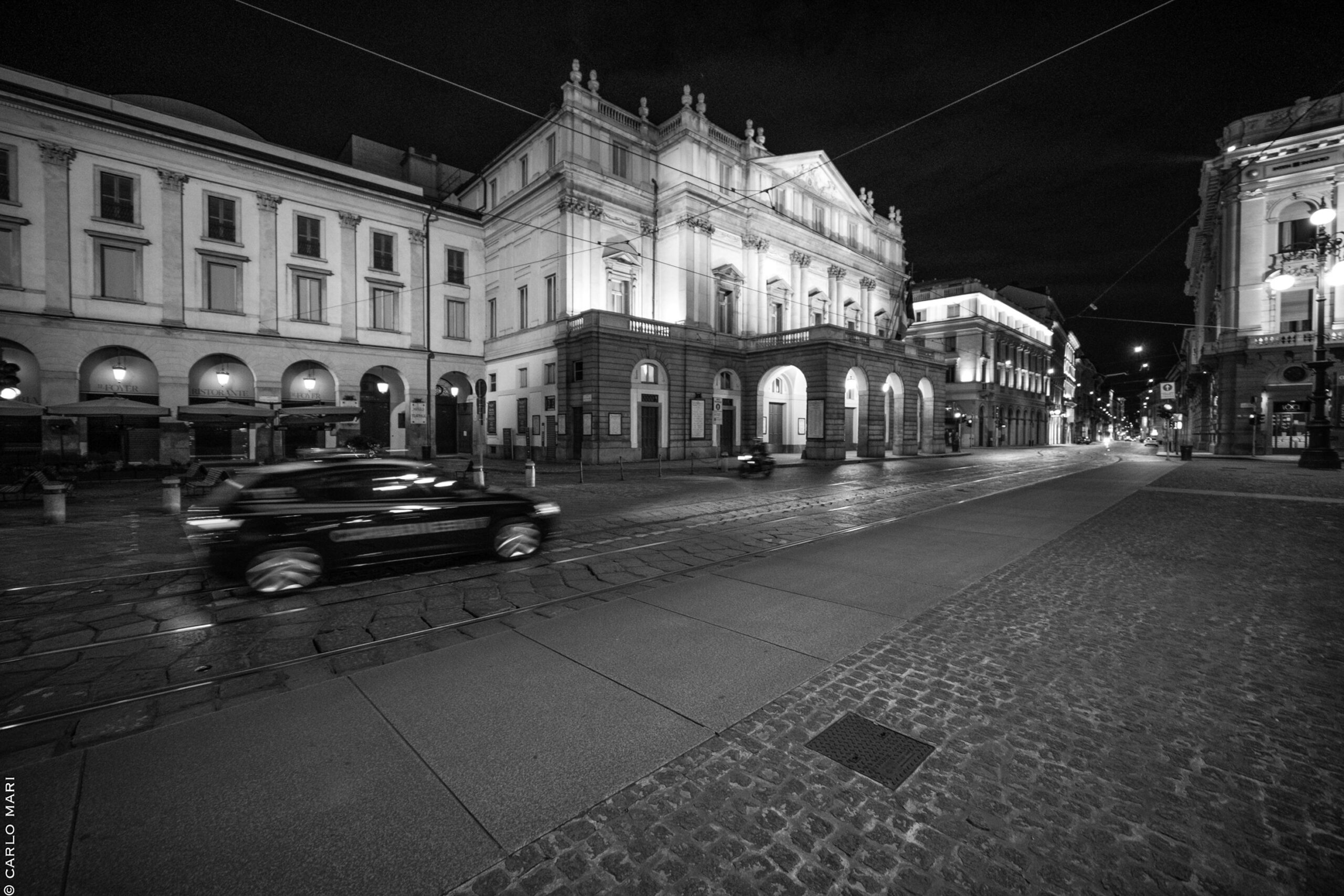 IO MILANO Piazza Scala notturna