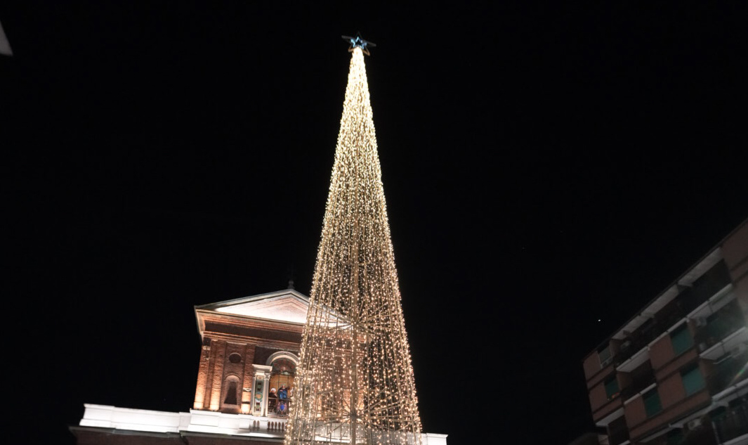 accensione albero sesto piazza petazzi